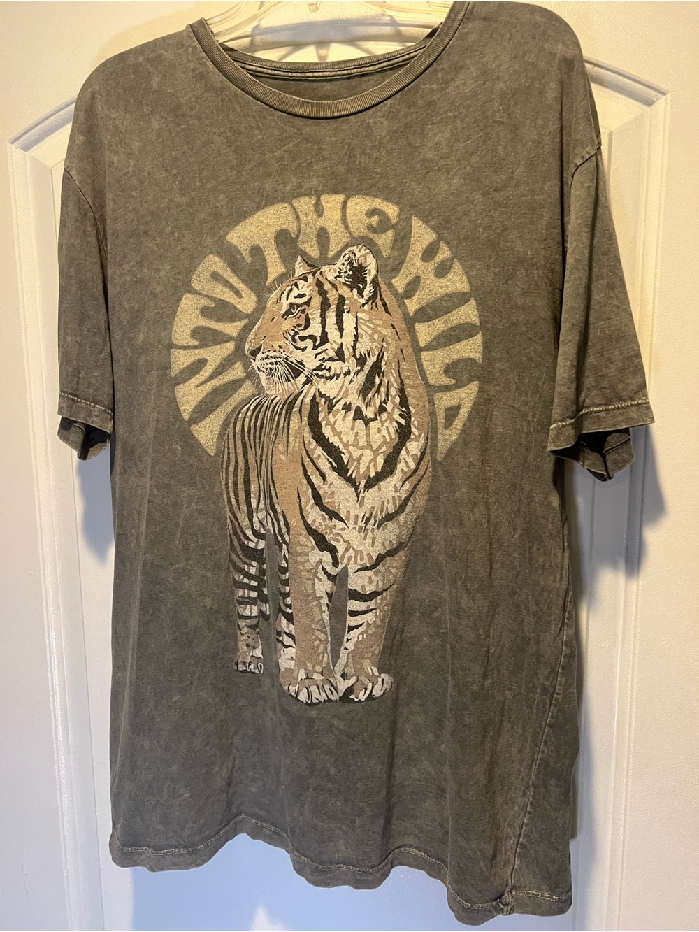Washed Gray Women's Short Sleeve Tiger Graphic Tee